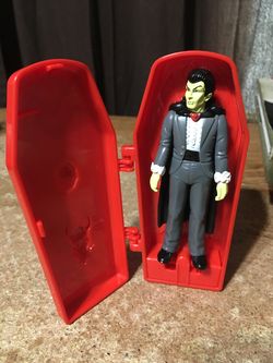 2003 TACO BELL CREATURE CRYPTS COUNT VALDI VAMPIRE WITH COFFIN