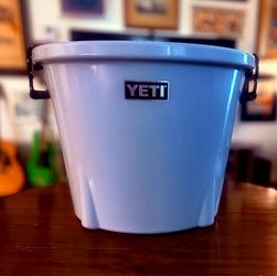 Yeti Tank 85 Bucket (Ice Blue)