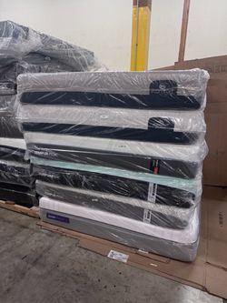 Mattress wraehosue anniversary sale ! Starting at $300!!