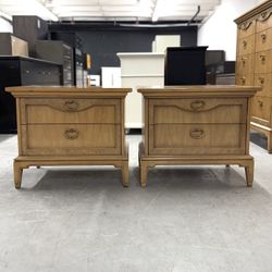 Mint Condition Solid Wood Thomasville Mid Century Modern Vintage / Antique Nightstands/ Nightstand Set / End Tables / Side Tables