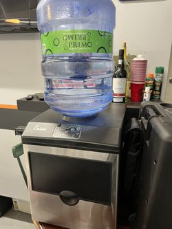 Nice Combo Water And Ice Machine New 270  Sell 100
