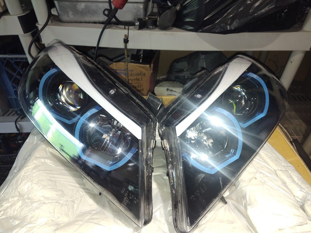 Head Lights For a E90 BMW. 2002 To 2011