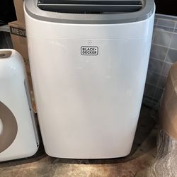 Portable Air Conditioner - Black & Decker