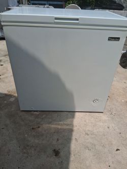 Magic chef Deep freezer (dimensions H 33.5 W 32.5 D 21.7)
