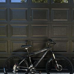 Trek 6 Series Mountain Bike 26”