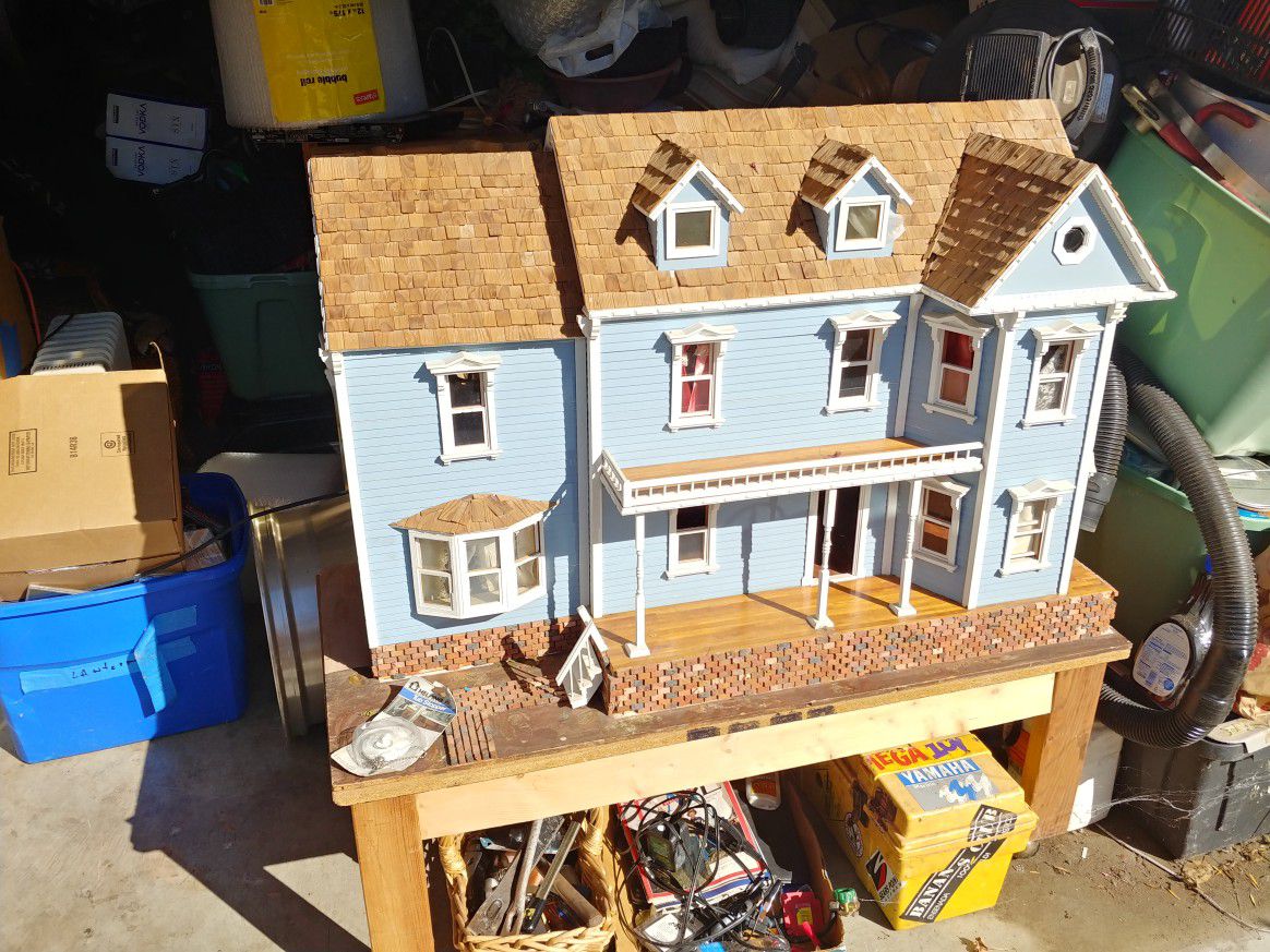 Antique doll house