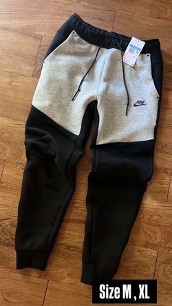 Nike Tech Sweats Size M, Large