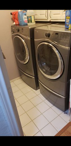 Whirlpool DUET Steam Washer & Dryer - lightly used less than 4 years old