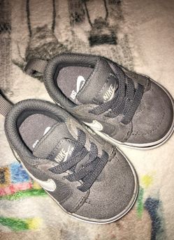 Nikes 2C