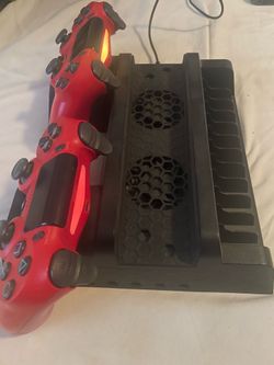 2 PS4 Controllers and Charging Fan Dock
