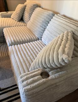 Plush/ modern/ brand new sectional 🥳 3 piece couch
