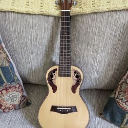 Ukulele - Paisen Concert With Case - Like New