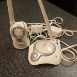 BABY MONITIOR BY FISHER PRICE 20 BUCKS