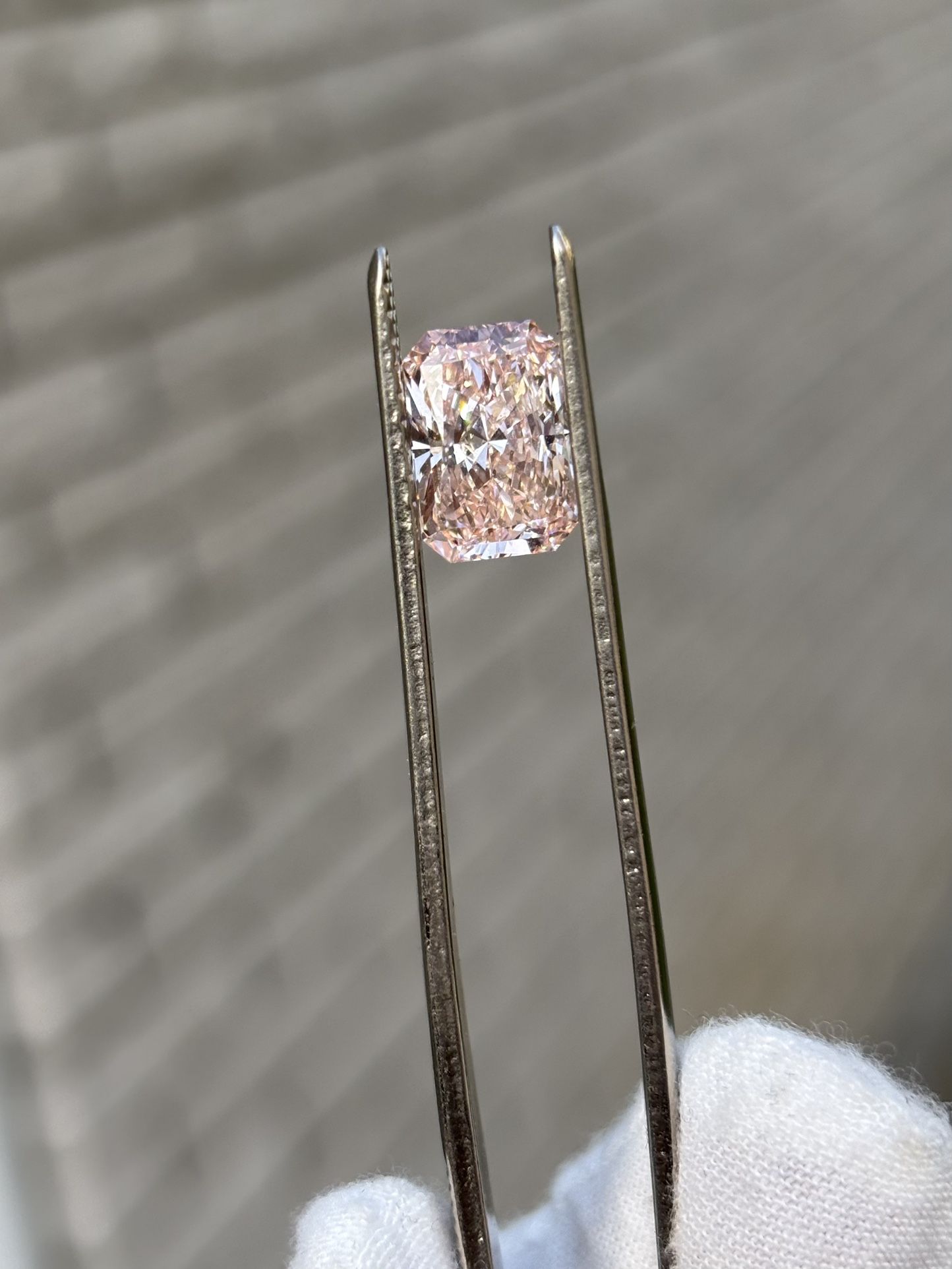 A 5.09ct Radiant ct Pink ViVD -vs2