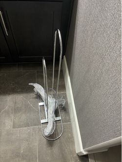 Metal Hanger Stand with Plastic Hangers