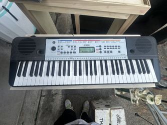 Yamaha Electric Keyboard