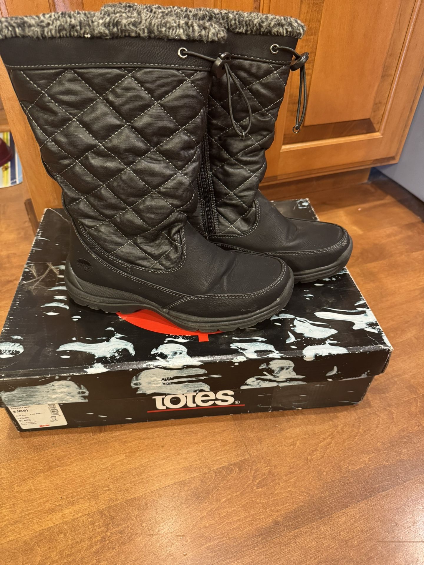 Woman’s totes Boots Shipping Available