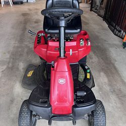 30’ Craftsman Riding Mower! Zero Issues, Sharpened Blade, Battery 2023. 4 Years Old Only Used 3years. 
