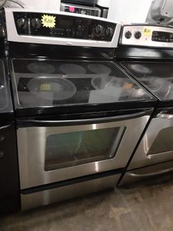 Whirlpool glass top electric stove stainless steel in excellent conditions with 4 months warranty