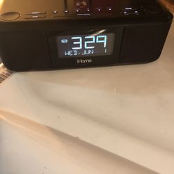 Ihome Dual Charging Fm Stereo Clock Radio With Lightning Dock And Usb Charging Play For Newer iPhones , iPods and iPads 