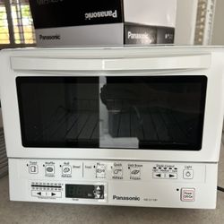 New In Box  Panasonic FlashXpress Toaster Oven Countertop