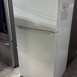 Frigidaire apartment size refrigerator