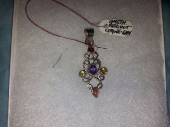 Pendant semi precious stone