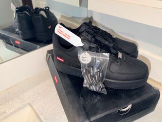 Black supreme Air Force 1