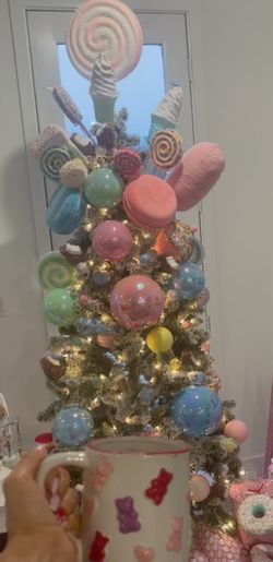 all tree ornaments you see on tree 