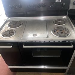 Frigidaire Oversized Stove
