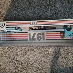 Lot 1971 Collectables