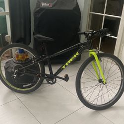 Trek pedal bike