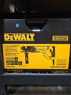 Dewalt 1-1/8" Rotary Hammer Kit