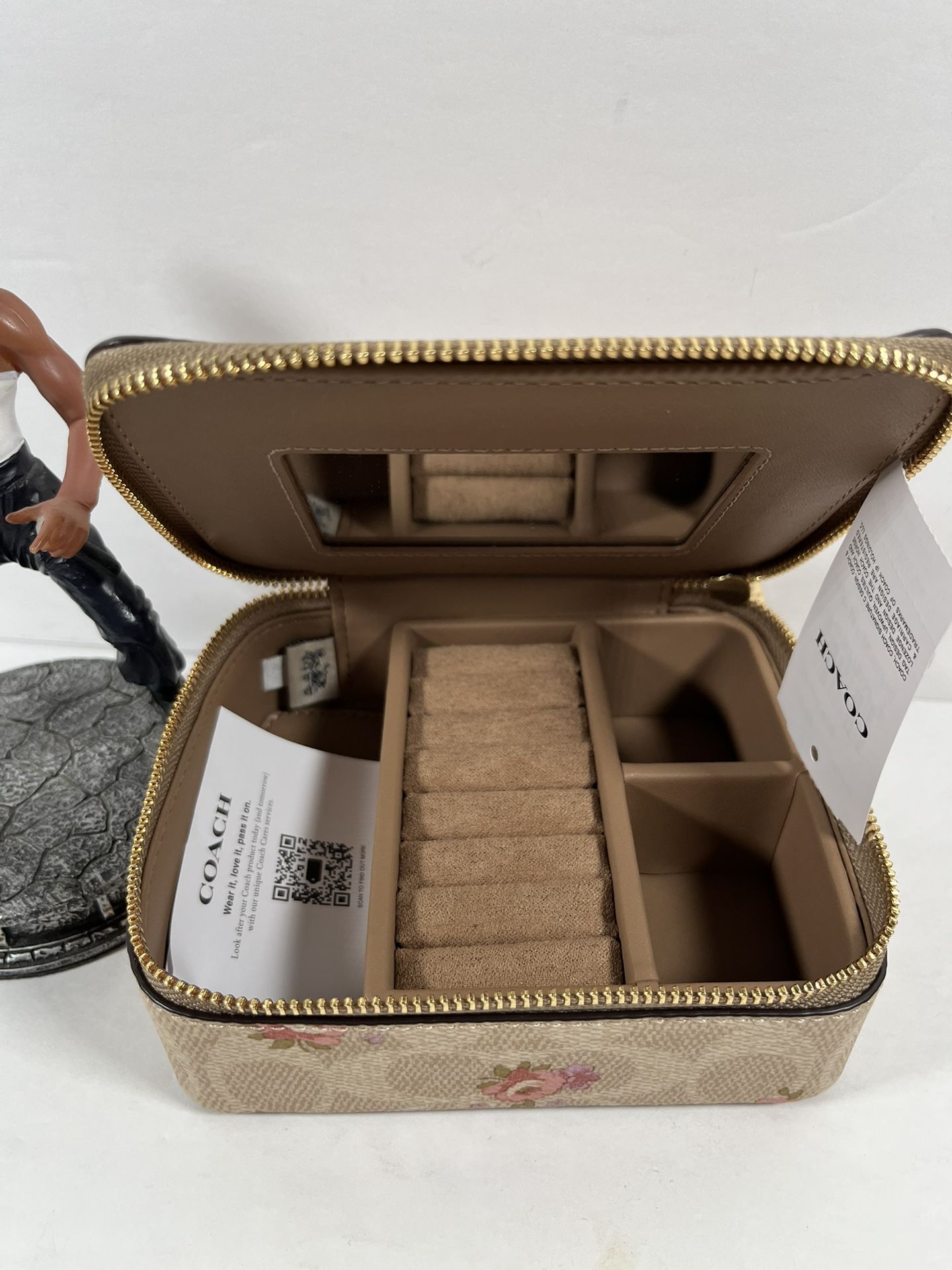 NWT!COACH LARGE JEWELRY BOX IN SIGNATURE CANVAS WITH FLORAL PRINT