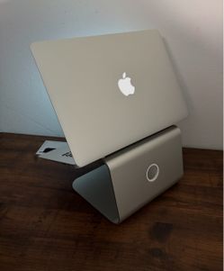 Apple MacBook Air 13" (Budget Friendly / Great for Web Browsing)