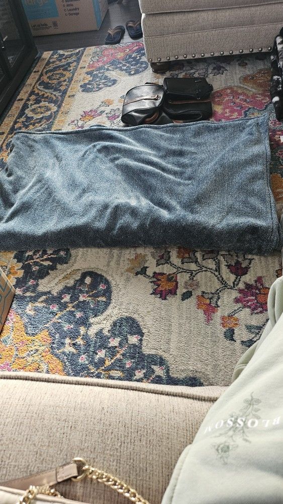 4 Blankets, 1Travel Bag