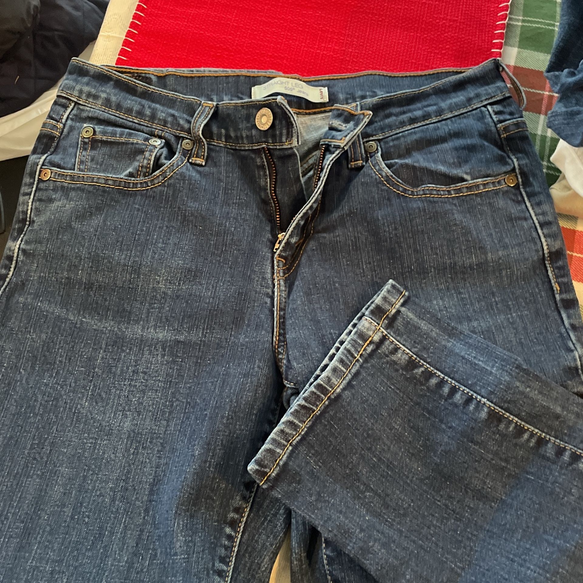 Women’s 4 Short. Levi’s 505 Straight Leg