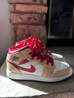 Air Jordan1 Mid ‘Light Curry Cardinal Red’