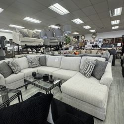  💛 3pc Sectional From Ashley Signature Collection  ✨🌙