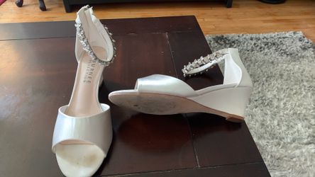 Off White Shoes With Stones. 