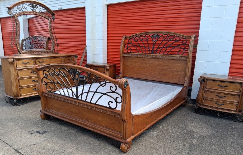 Qun Sz Bd St With Base Good Condition 