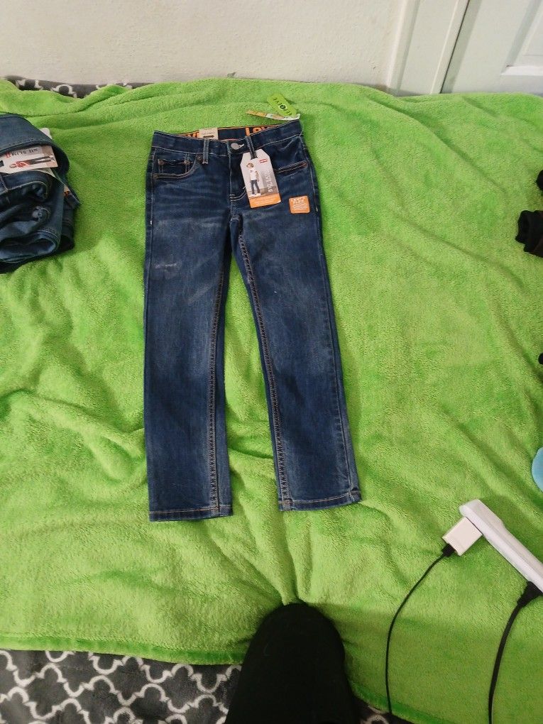 4 Pair Of Levi Pants