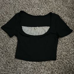 cute cropped black shirt