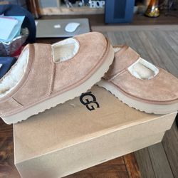 ♥️♥️Brand New UGG MARY JANE’S SHOES Size 5 Women’s ♥️♥️