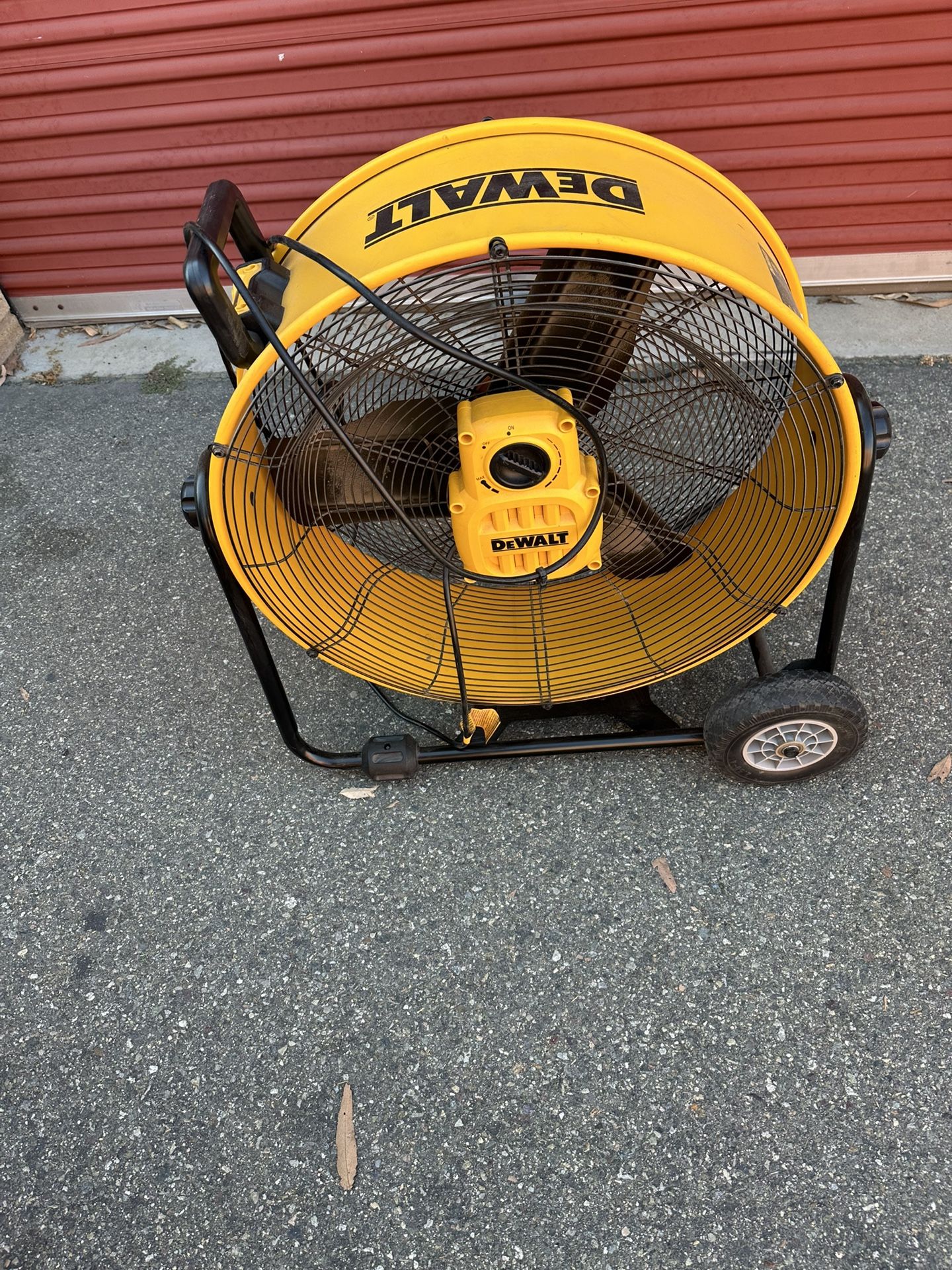 Dewalt Flooring 27” Diameter Fan