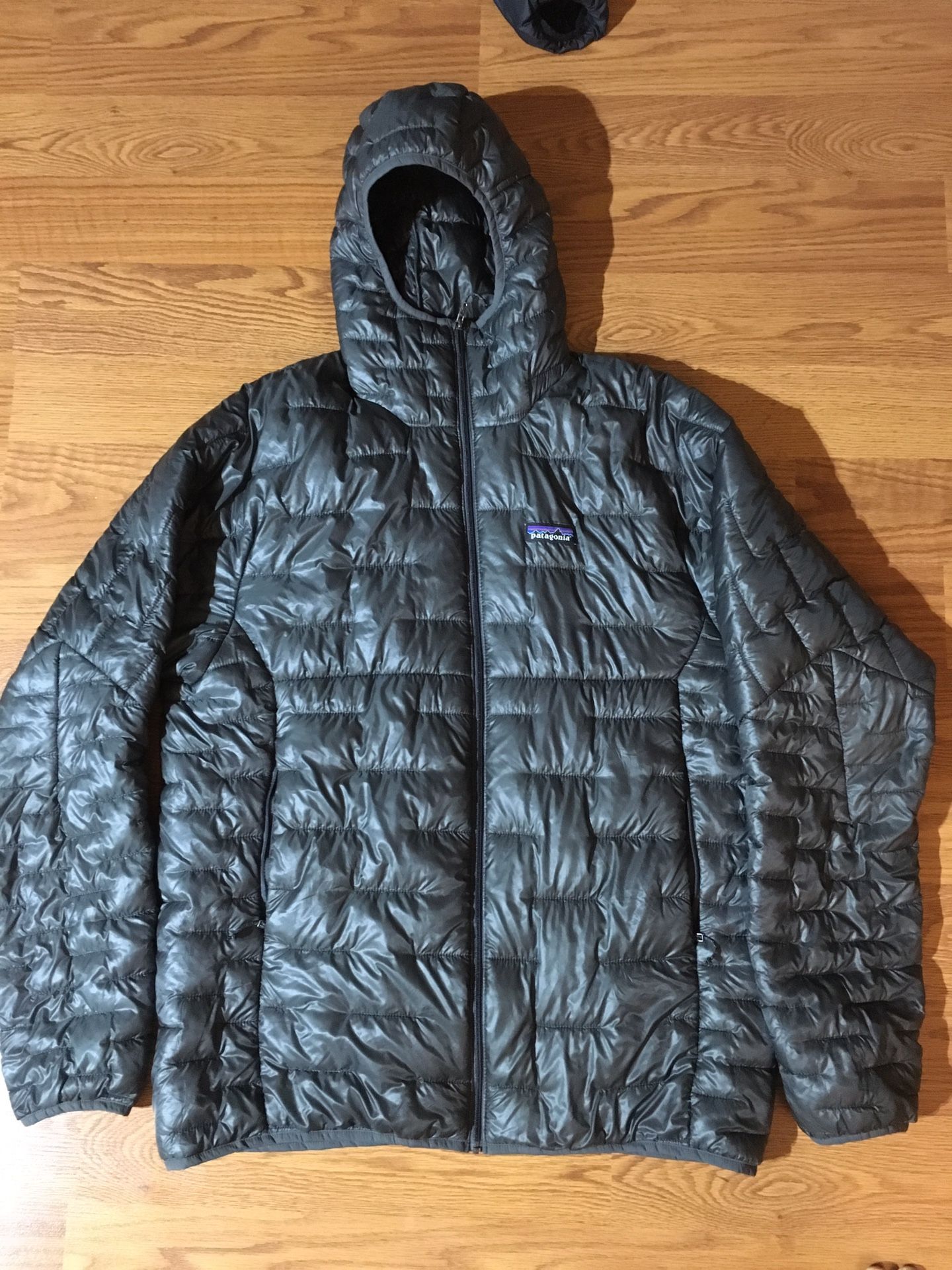 Men’s Patagonia micro puff hoody Size large