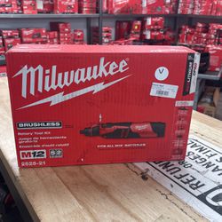 Milwaukee M12 12V Lithium-Ion Cordless Brushless Rotary Tool with (1) 2.0 Ah Battery Pack and Charger