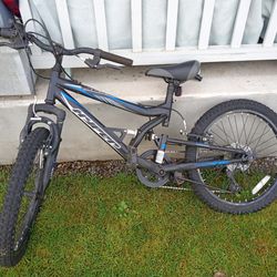 Hyper mountain bike