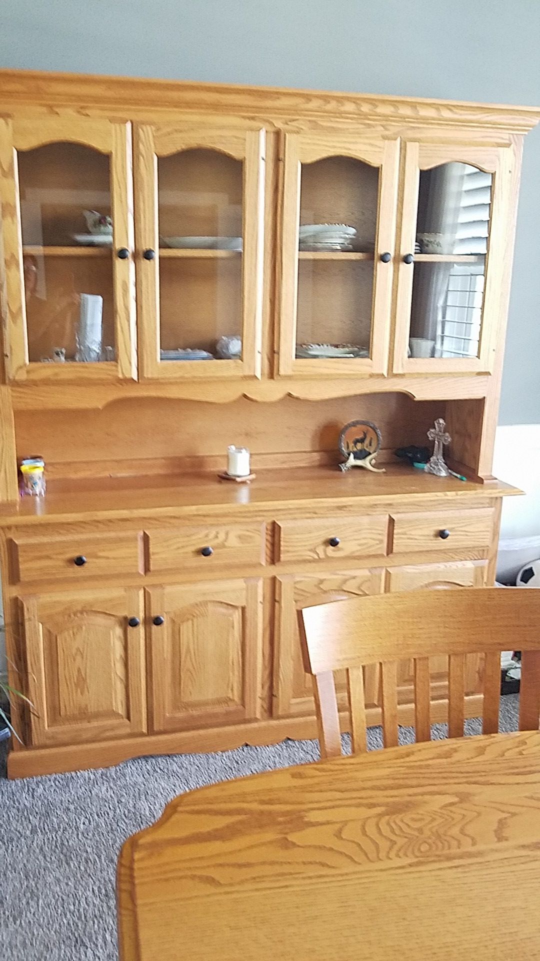 BEAUTIFUL GLASS HUTCH,COMES IN TWO SEPARATE PIECES