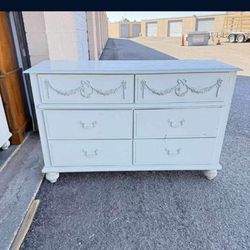 🎁BEAUTIFUL  WHITE COLOR DRESSER/6 DRAWER 🎁